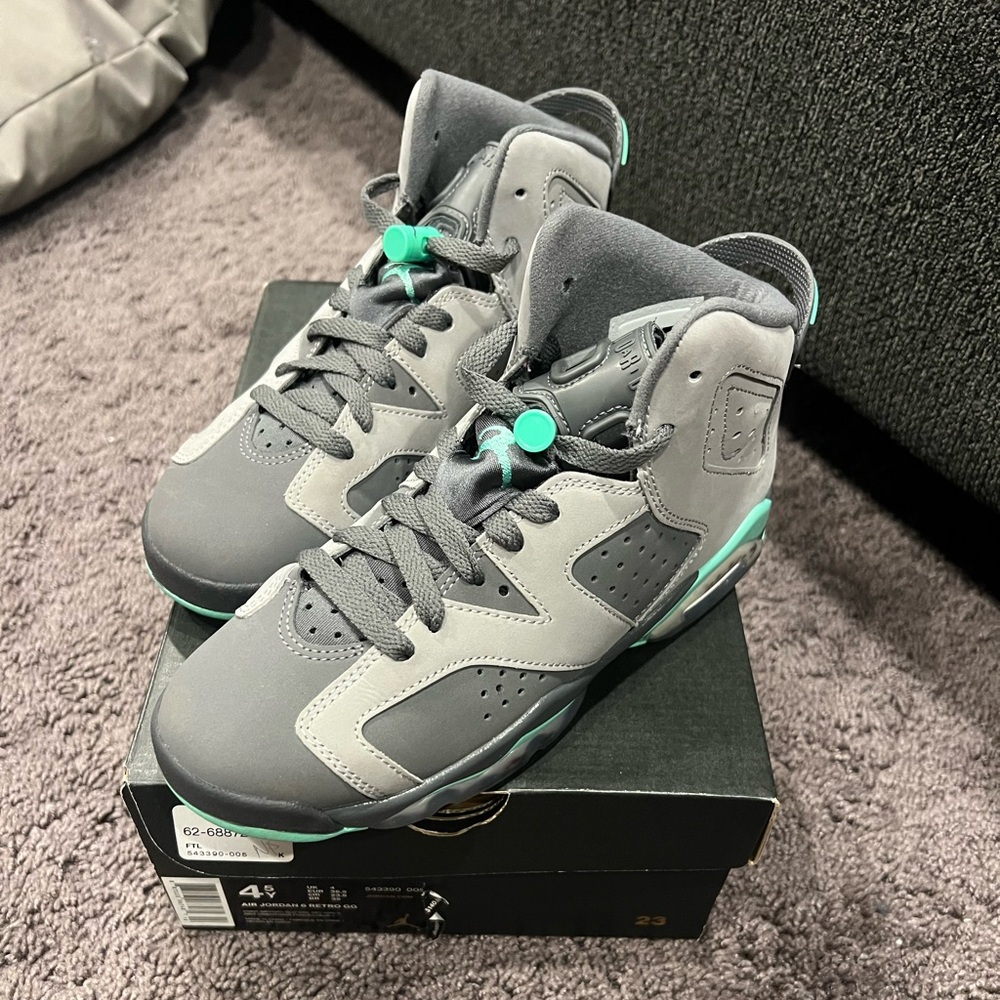 Jordan Gray and Green Sneakers with High-Top Design